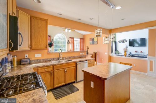 515 Florence Fields Ln, New Castle DE  19720-8752 exterior