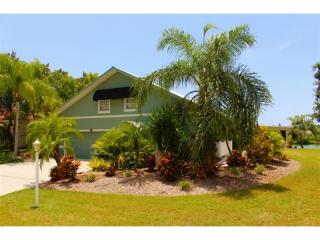 407 Jeanette Ct, Nokomis, FL 34275-4142