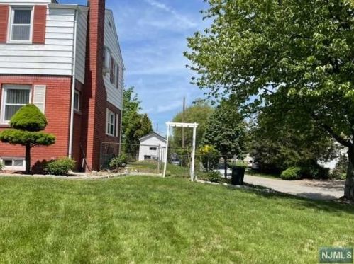 71 Jasper Ave, Teaneck NJ  07666-3816 exterior