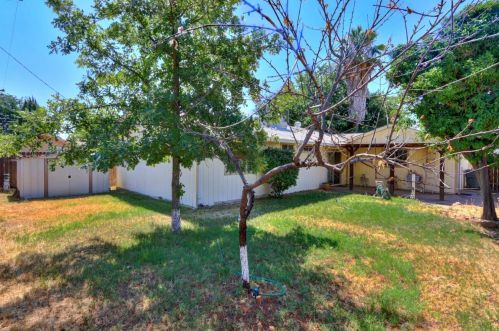 945 Quiet Way, Rio Linda CA  95673-1520 exterior