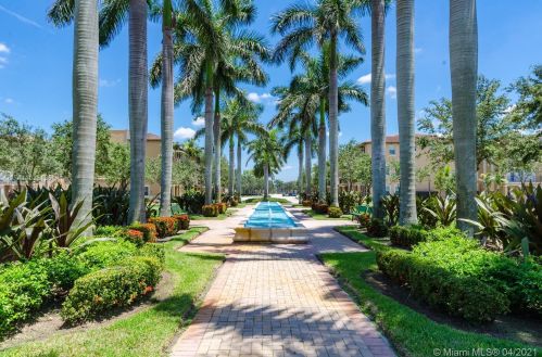 877 146th Ter, Hollywood FL  33027-6136 exterior