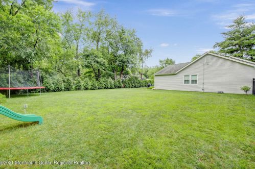 4 Windsor Ct, Jackson Twp NJ  08527-1214 exterior