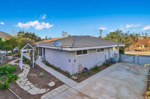 1229 Carmel Dr, Simi Valley CA 93065-4118 exterior