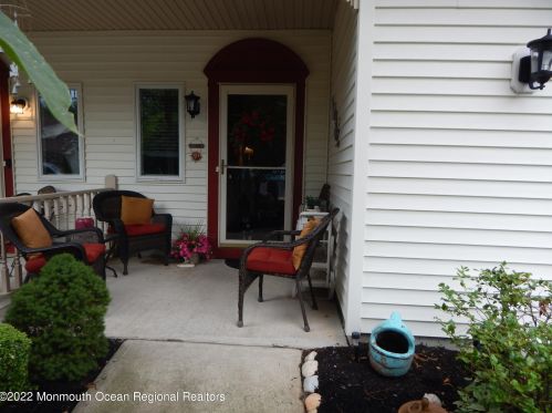 37 Riva Blvd, Bricktown, NJ 08723-7977