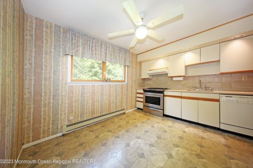 93 Poricy Ln, Tinton Falls NJ  07701-5312 exterior