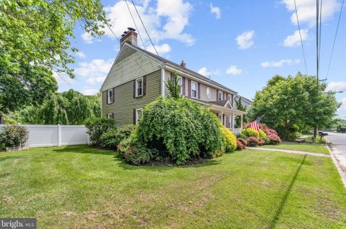 1096 Kings Hwy, Pilesgrove NJ  08098-2811 exterior