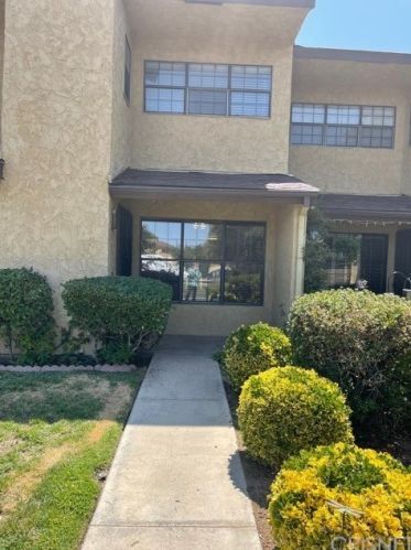 42823 15th St, Lancaster, CA 93534-6218