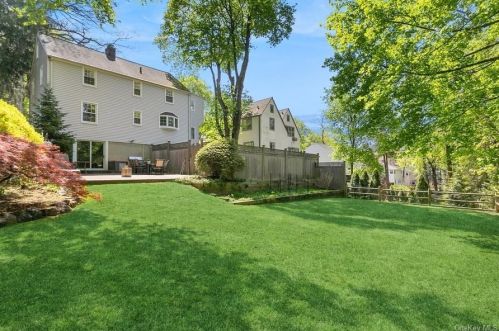 67 Holland Pl, Hartsdale, NY 10530-2519