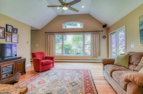 30 Munsee Dr, Cranford NJ  07016-3460 exterior