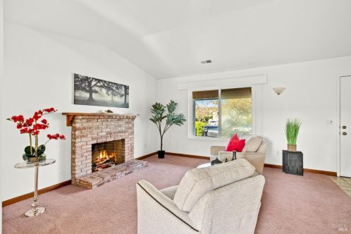 1121 Pippin Cir, Santa Rosa, CA 95407-6773