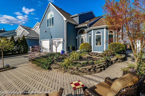73 Royal Dr, Bricktown, NJ 08723-6730