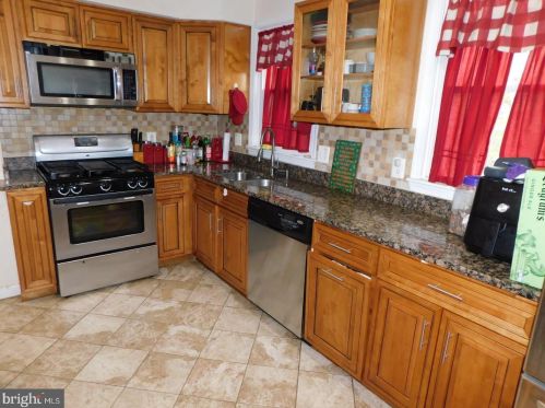 815 52nd St, Washington, DC 20019-5512