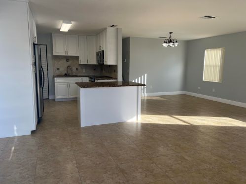 729 Mcintosh St, West Palm Beach, FL 33405-3145