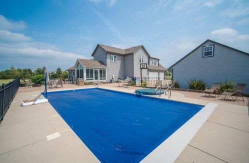4662 Elk Ct, Hubertus, WI 53033-9486