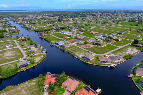 3404 14th Ter, Cape Coral, FL 33993-2511