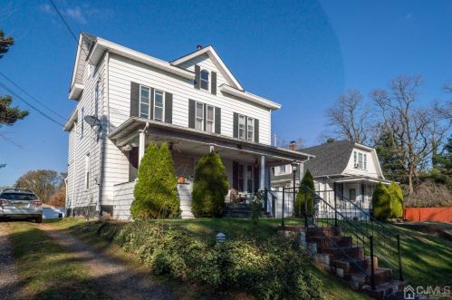 86 Freeman St, Woodbridge, NJ 07095-3401
