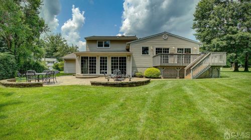 10 Ainslie Ct, East Brunswick, NJ 08816-1101