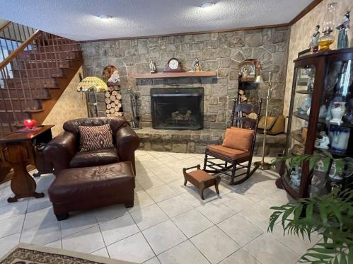 128 Pound Rd, Cumberland RI  02864-2706 exterior