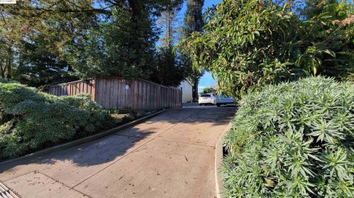 71 Dudley Ave, Oakland, CA 94611-3439
