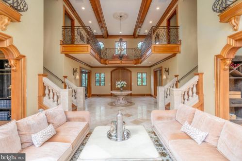 608 Kentland Dr, Great Falls VA  22066-1030 exterior