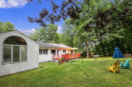 60 Bryant Pond Rd, Tompkins Corners NY  10579-2405 exterior