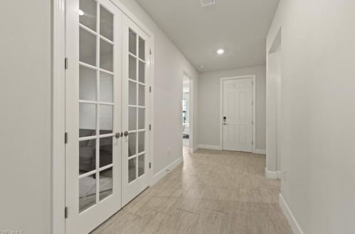 2754 Aviamar Cir, Naples FL 34114-0097 exterior