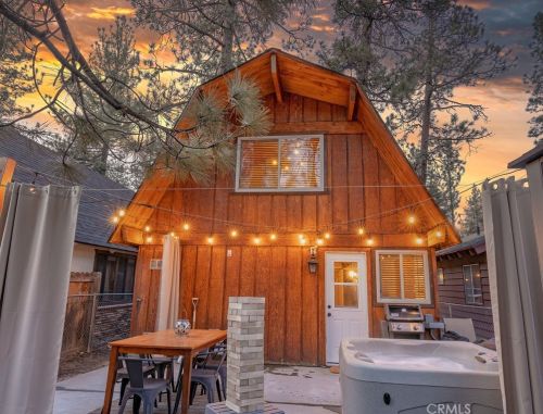 1104 Robinhood Blvd, Big Bear City CA  92314-9376 exterior