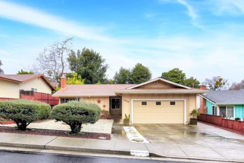 1326 Bay View Farm Rd, Pinole, CA 94564-1917