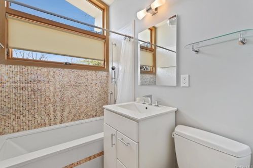 4750 Iselin Ave, Bronx NY  10471-2914 exterior