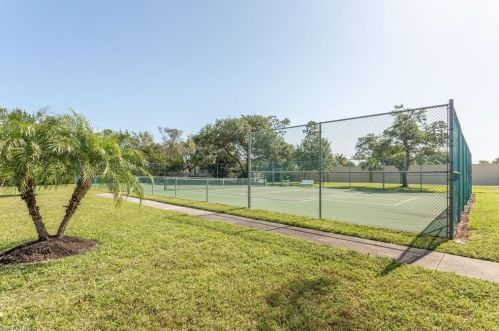 7360 Glenmoor Ln, Naples FL  34104-6784 exterior
