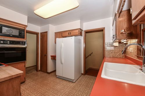 1426 Homestead Trl, Thiensville WI  53092-3217 exterior