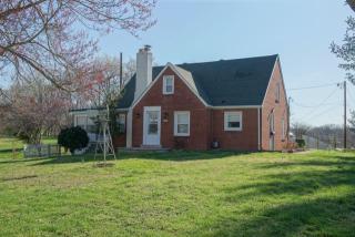 915 Cumberland Dr, Clarksville, TN 37040-3908