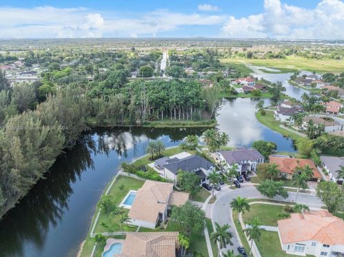 3761 144th Ave, Hollywood FL  33027-3785 exterior