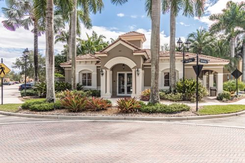 8902 19 St, Hollywood FL 33025-7613 exterior