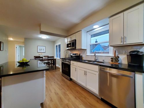 5311 Wilbur Ave, Milwaukee, WI 53220-2015