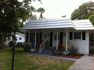 655 Dahlia Ln, Vero Beach FL  32963-1845 exterior