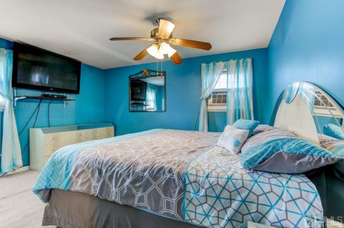 28 Island Dr, Old Bridge NJ  08857-2518 exterior