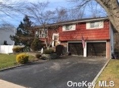 147 Albany St, Deer Park, NY 11729-1519