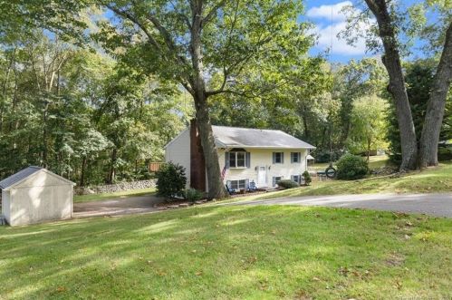 11 Kevin Rd, Niantic, CT 06357-1417