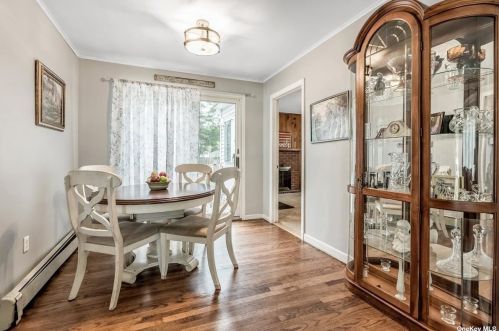 8 Carrington Dr, Elwood NY  11731-3005 exterior