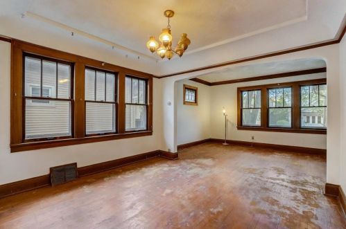 1454 89, Milwaukee WI 53222-4604 exterior