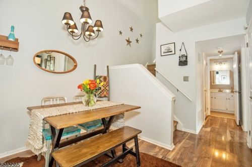 22 Birchwood Rd, Bedminster NJ  07921-1910 exterior