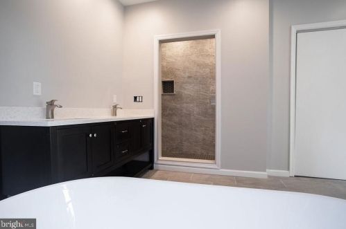 1054 Stuyvesant Ave, Trenton NJ  08618-4123 exterior