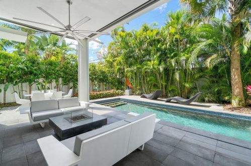 318 7 Ave, Delray Beach FL 33483-5555 exterior