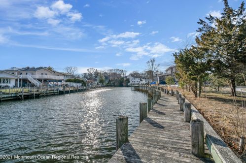 49 Cherokee Ln, Bricktown NJ  08724-4405 exterior