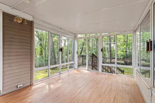 1 Nolet Ave, Salem NH  03079-1756 exterior