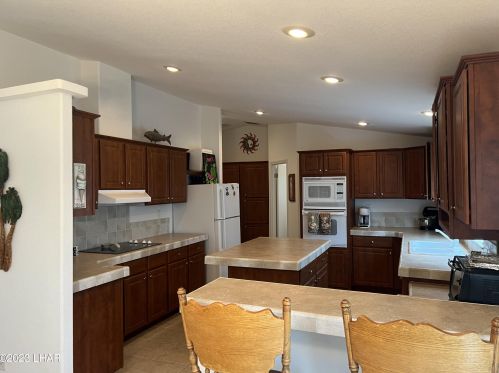 1060 Papago Dr, Bullhead City, AZ 86442-7414