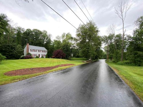 5 Captains Rd, Salem, NH 03079-1846