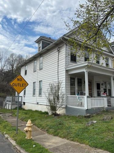 700 Pardee St, Easton, PA 18042-1420