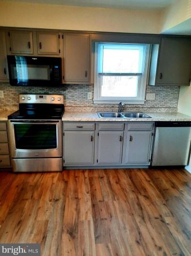 946 Allenview Dr, Navy Sup Dpt PA  17055-8605 exterior